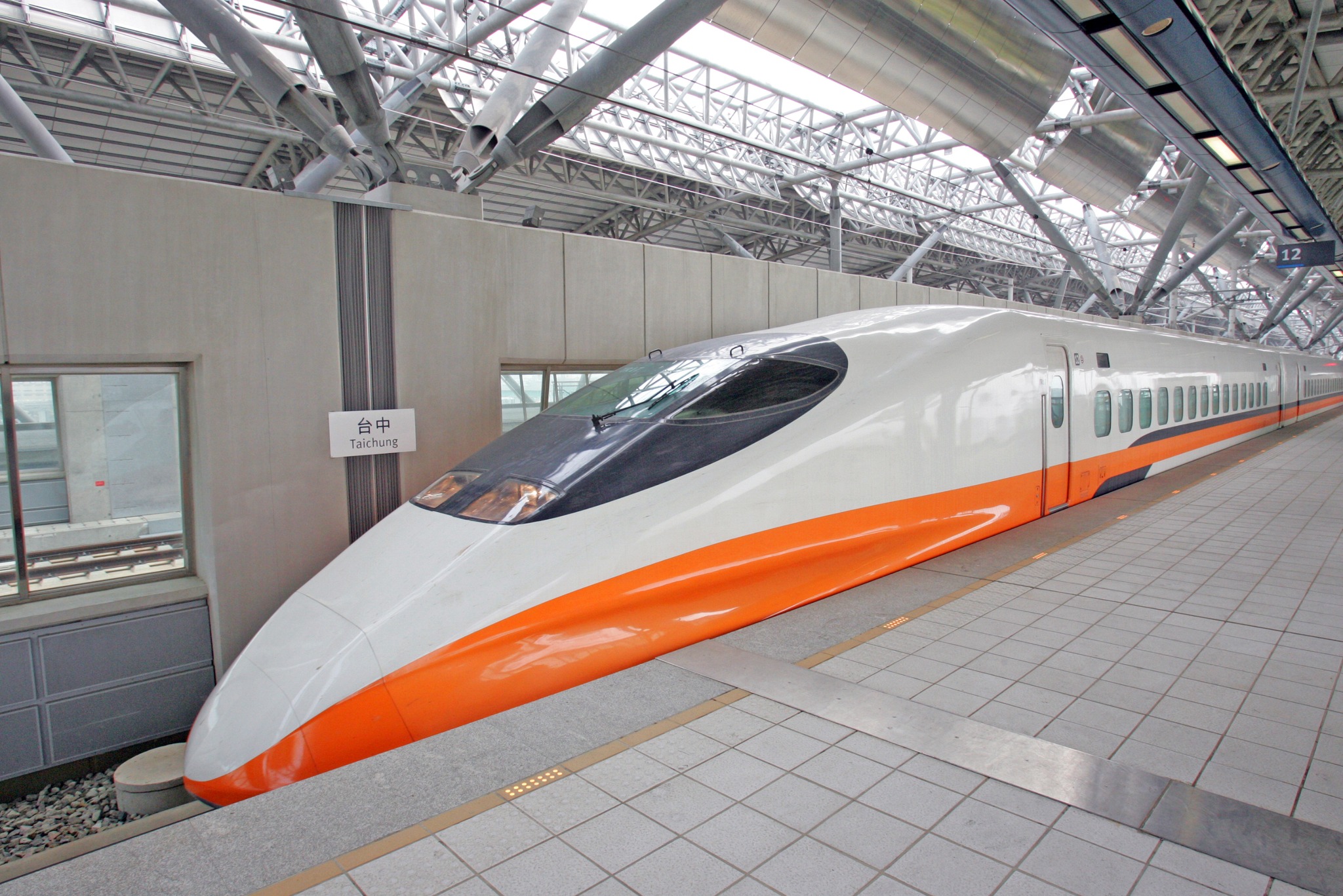 高鐵新車升級亮點曝光！全座位插座、免治馬桶上車 最快2027年載客