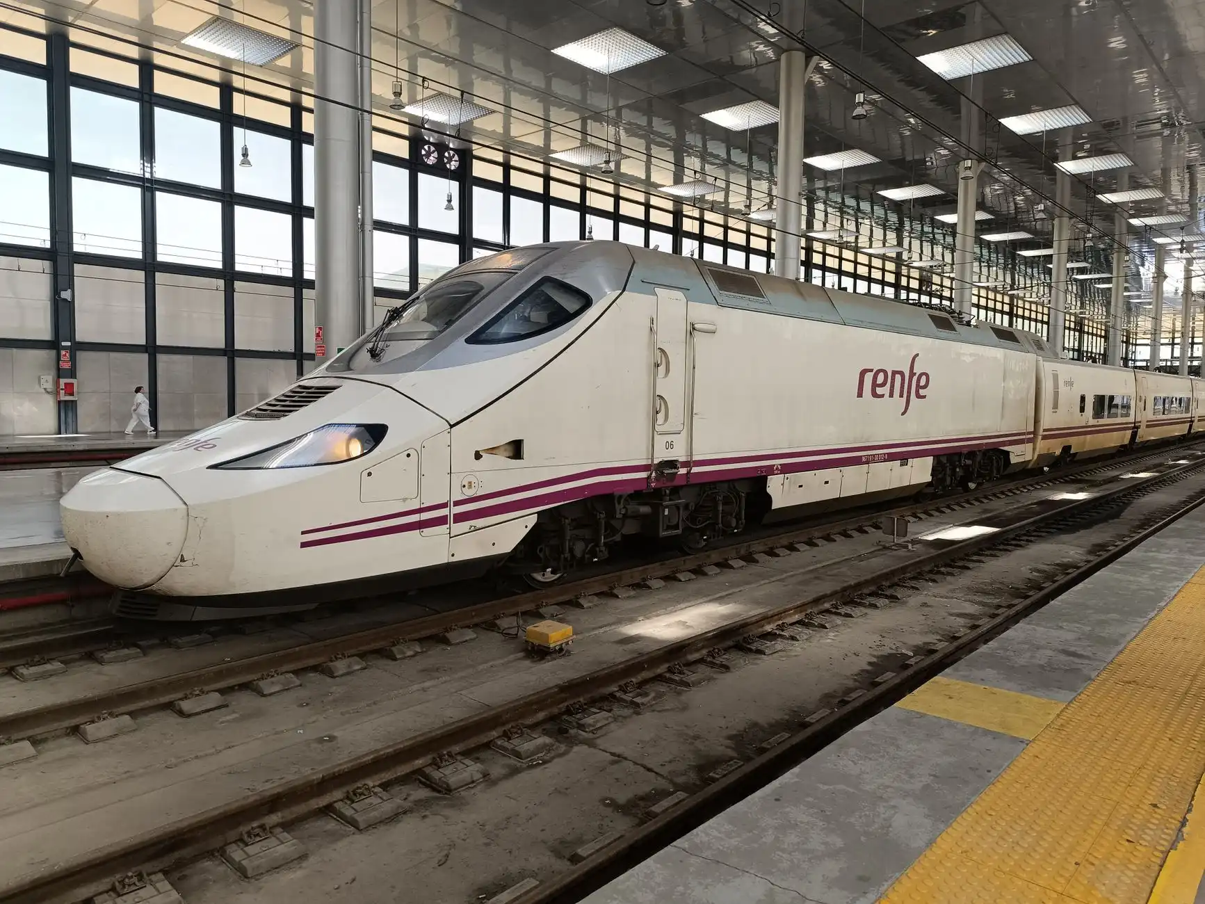 加泰隆尼亞野火逼近高鐵馬德里巴塞隆納列車中斷 加泰隆尼亞野火逼近高鐵馬德里巴塞隆納列車中斷